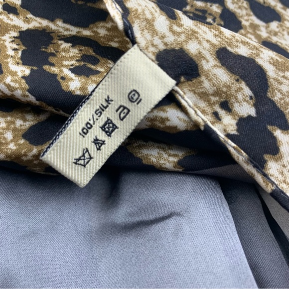 Burberry silk scarf - Picture 7 of 9